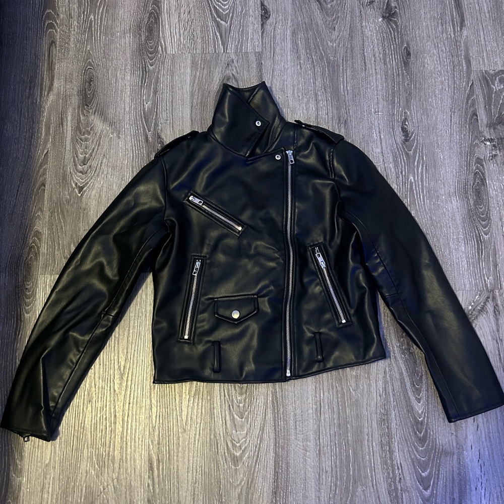Woman’s leather jacket size L